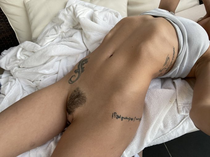 Good morning :) https://t.co/0UWZPPhuVd<a href="/tag/nude"class="tags"><span>#nude</span></a><a href="/tag/shower"class="tags"><span>#shower</span></a><a href="/tag/pierced"class="tags"><span>#pierced</span></a>