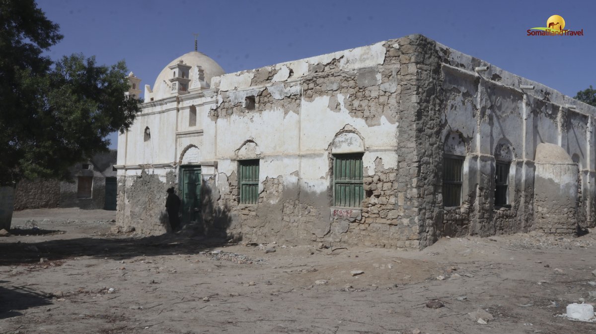 SomalilandTrave's tweet photo. This is one of the oldest mosques in Berbera . It was built by the Ottoman Empire in 1840s.

#OldMosque #OttomanEmpire #Berbera #SomalilandTravelAgency https://t.co/Lh63UIBnEh