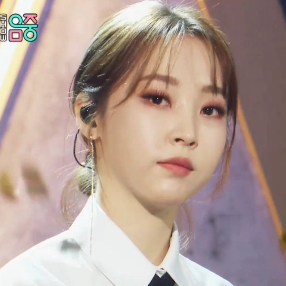 MBYLOOKS's tweet photo. ending fairy 😍

#MOONBYUL #문별 #MAMAMOO #마마무 https://t.co/3TcFNsCvRg
