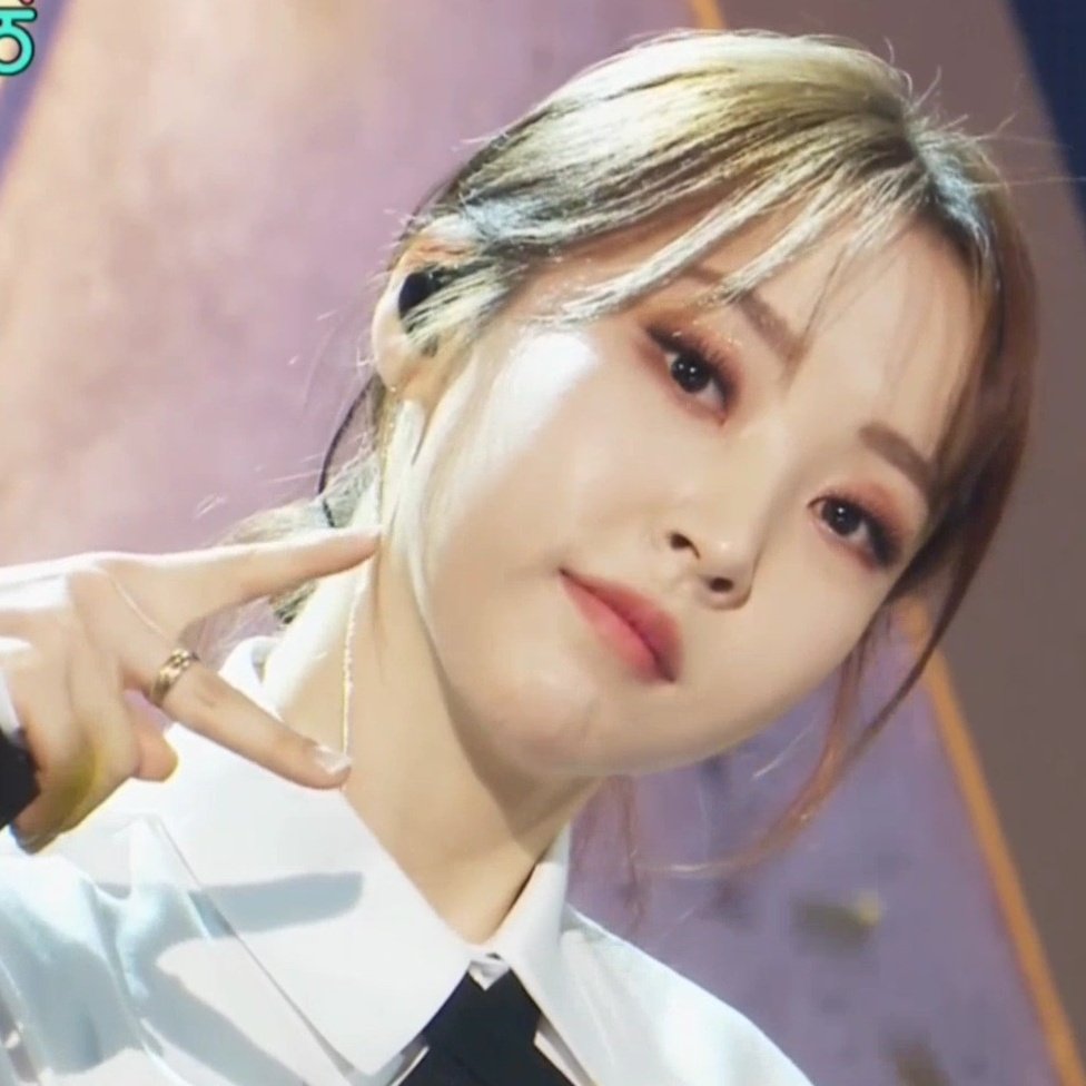 MBYLOOKS's tweet photo. ending fairy 😍

#MOONBYUL #문별 #MAMAMOO #마마무 https://t.co/3TcFNsCvRg