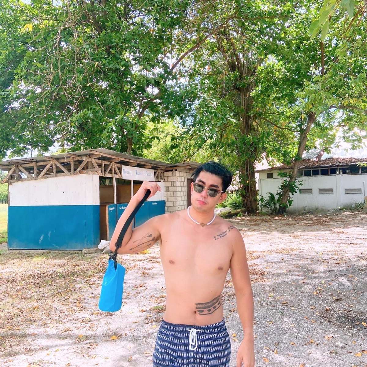 MichAngel91's tweet photo. The beach is calling &amp; i must go! ☀️ https://t.co/LhMXgIOiON