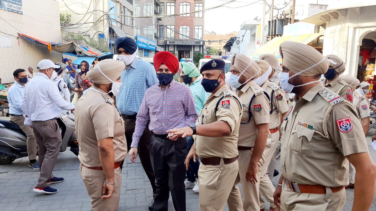 cpamritsar's tweet photo. ਕਮਿਸ਼ਨਰ ਪੁਲਿਸ ਅੰਮ੍ਰਿਤਸਰ ਜੀ ਵੱਲੋ, ਘੱਲੂਕਾਰੇ ਦੇ ਸਬੰਧ ਵਿਚ ਜਿਲਾ ਕਮਿਸ਼ਨਰੇਟ ਅੰਮ੍ਰਿਤਸਰ ਵਿਚ ਸੁਰੱਖਿਆ ਪ੍ਰਬੰਧਾਂ ਦੀ ਜਾਂਚ ਕੀਤੀ ਅਤੇ ਡਿਉਟੀ ਤੇ ਤਾਇਨਾਤ ਪੁਲਿਸ ਕ੍ਰਮਚਾਰੀਆ ਨੂੰ ਡਿਉਟੀ ਸਬੰਧੀ ਬਰੀਫ ਕੀਤਾ।
#24X7
#SecurityChecking https://t.co/h4hDN4KPaz