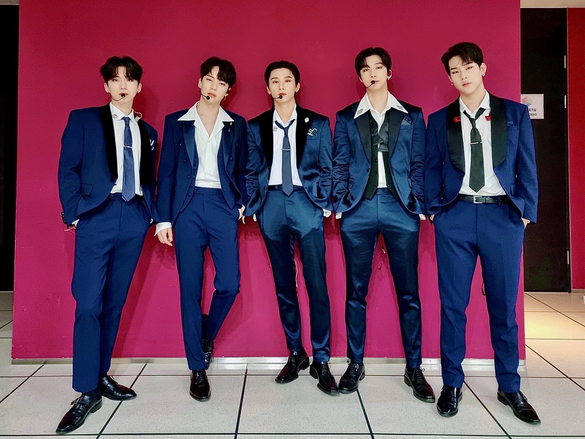OfficialMONSTAX's tweet photo. 📸
210605 #몬스타엑스
MBC #음악중심 완료

My suit is Fresh 🧑🏻‍💼
완벽한 수트핏 자랑하며 음악중심 완료!
토요일은 '#GAMBLER'와 함께해요🎮

#MONSTAX #MONSTA_X
#One_Of_A_Kind #갬블러 https://t.co/yDyPsTeMuQ