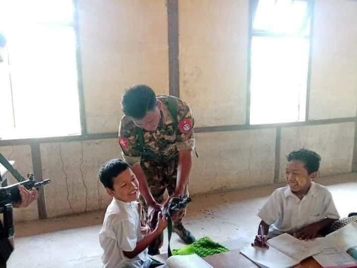 Members of the terrorists military council enter the classroom with full weapons and allow children to touch and try these weapons. Children can become acquainted with armed conflict and become motivated to become part of it. 
#WhatsHappeningInMyanmar #DangerousActInMyanmar