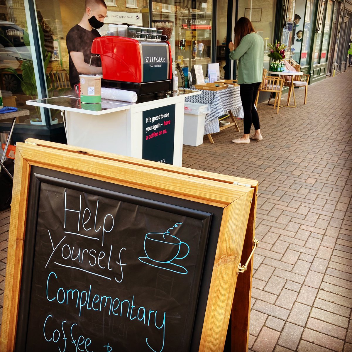 LittleCoffeeVan's tweet image. Pop down today for a free coffee,pastries and a chat @KillikandCo #baristacoffee #coffeeforevents #baristahire #mobilecoffeebar #hospitality