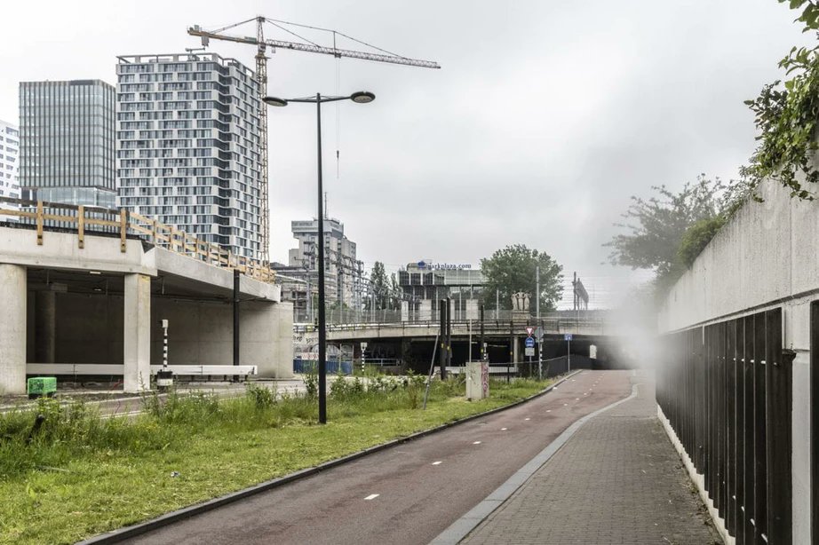 Brandweer rukt uit voor stoomlekkage in parkeergarage aan Leidseveer in Utrecht. via @duicnl.