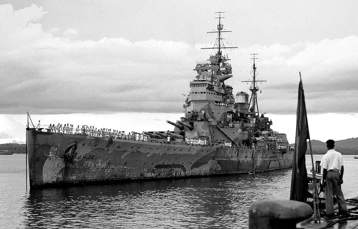 OnthisdayRN's tweet image. #OnThisDay 1941 battleship HMS PRINCE OF WALES &amp;amp; battlecruiser HMS REPULSE sunk by Japanese bombers off Malaya.The first British capital ships lost to air attack and the last RN battleship &amp;amp; battlecruiser lost in action with 840 souls lost.  #lestweforget @HMSPWLS  
@RoyalNavy