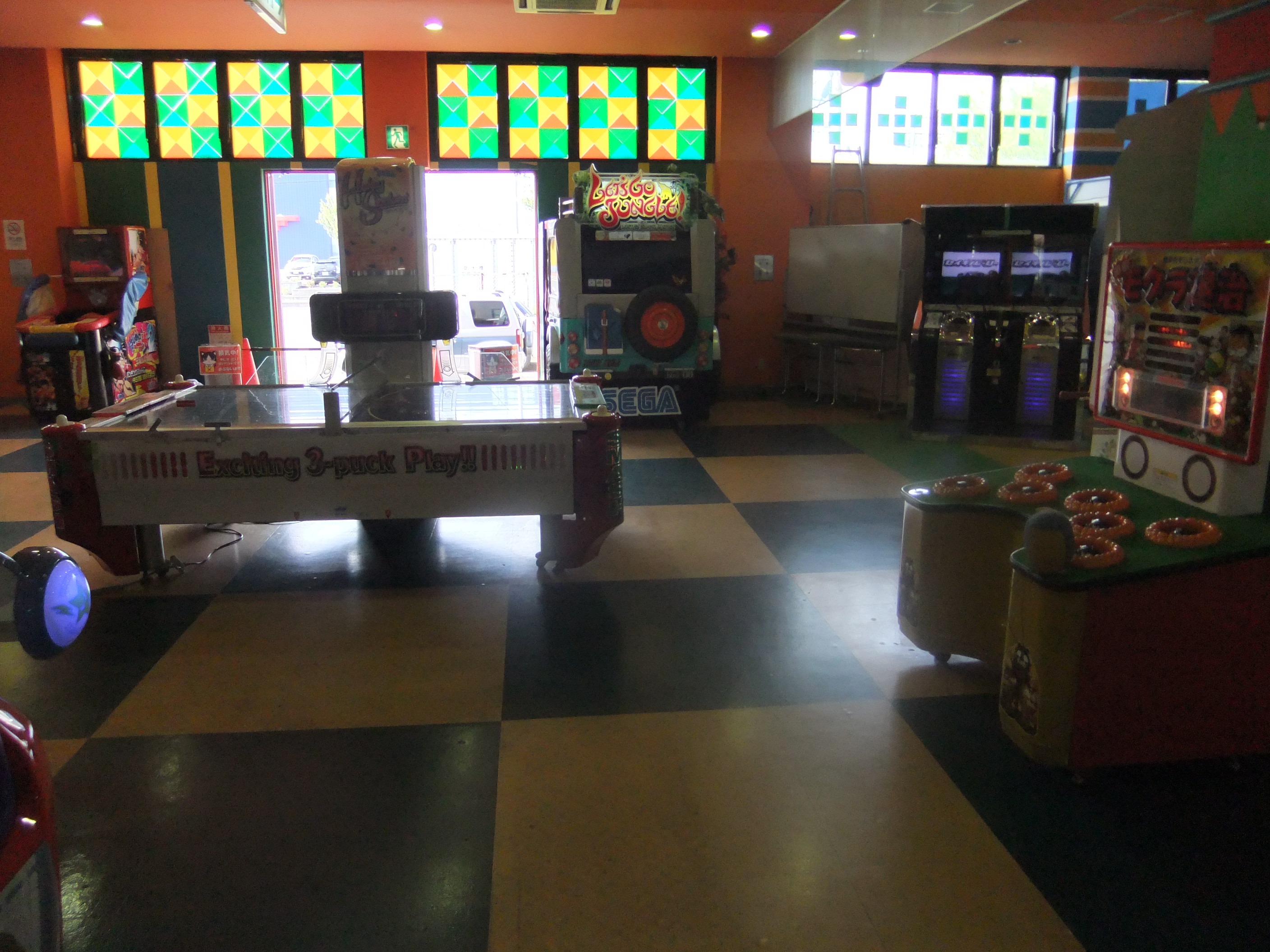 パンチングマシン案内人 研究所所員 茨城県の勝田近くにある那珂ドリームランド いや ここ久々に味のあるゲーセン を発見 全部ではないが 所々で90年代のレトロな雰囲気があり最新ゲームと共存してて雰囲気が何とも良い はじめの一歩2は大阪ヴァイ