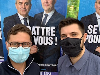 Nouvelle opération collage avec <a href="/romain_boulant/">Romain Boulant</a> et <a href="/FtnBaptiste/">Baptiste_Fontaine</a> dans le #Douaisis ! 
On continue de se @sebattrepourvs dans tous les #territoires de la région <a href="/hautsdefrance/">Région Hauts-de-France</a> 💪 #AvecXB  #JeunesavecXB