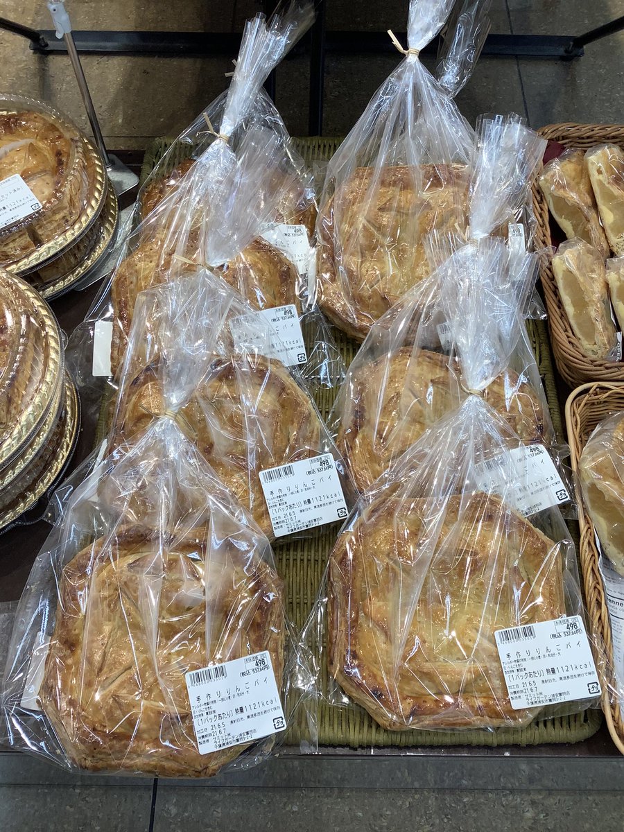 案内係の大澤です😉 サミットノントレー最新情報です✨ 焼きたてパンの