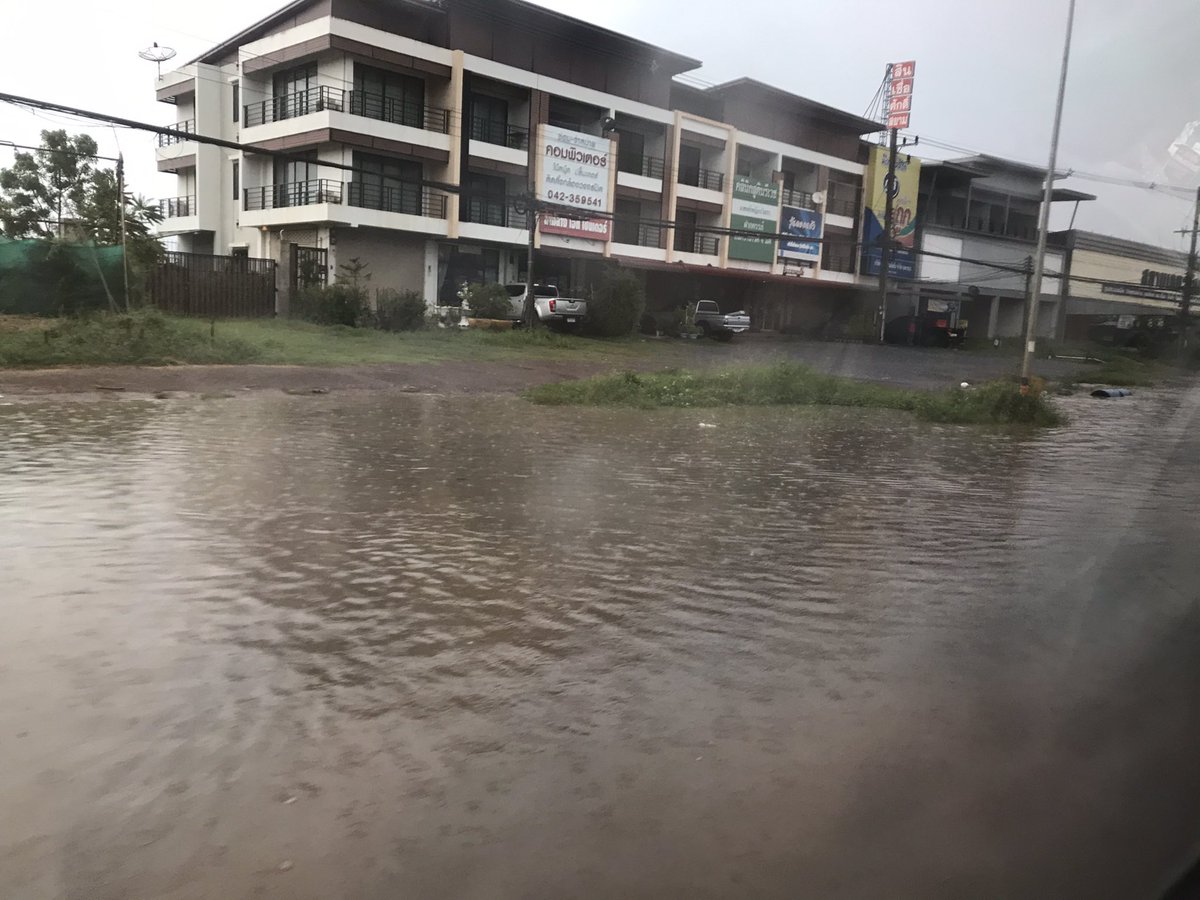 Aoun_K's tweet photo. วังสะพุง-นากลาง ฝนตกหนัก น้ำท่วมถนนเป็นบางช่วง #ฝนตก #วังสะพุง #นากลาง #หนองบัวลําภู #น้ำท่วม https://t.co/L7WuICUszw