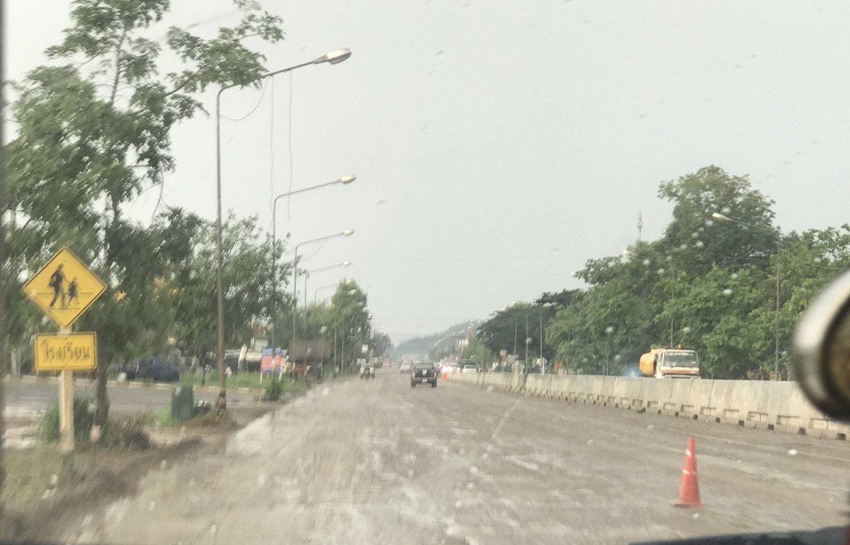 Aoun_K's tweet photo. วังสะพุง-นากลาง ฝนตกหนัก น้ำท่วมถนนเป็นบางช่วง #ฝนตก #วังสะพุง #นากลาง #หนองบัวลําภู #น้ำท่วม https://t.co/L7WuICUszw