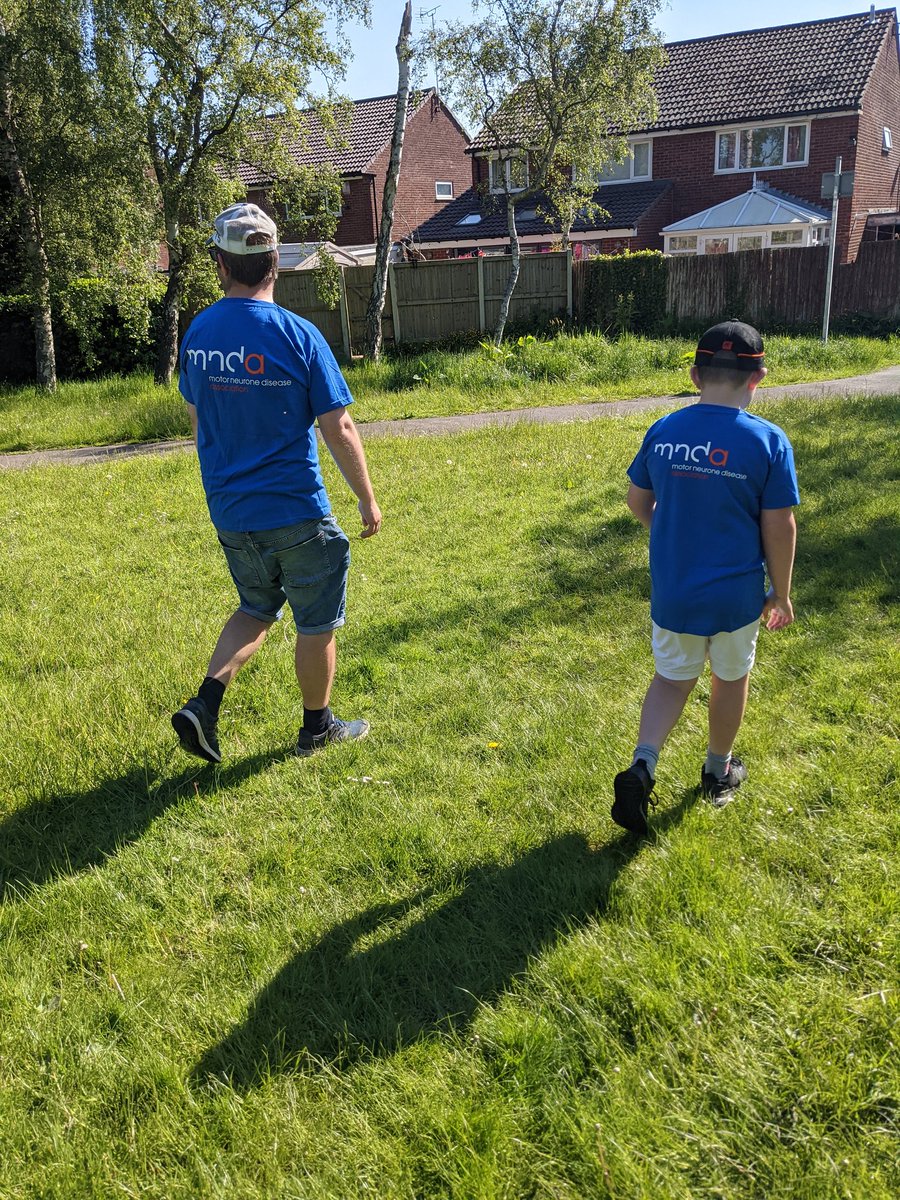 richwormwell's tweet photo. 7 miles for the legend @leedsrhinos @Rob7Burrow @mndassoc https://t.co/chB3wojiP3