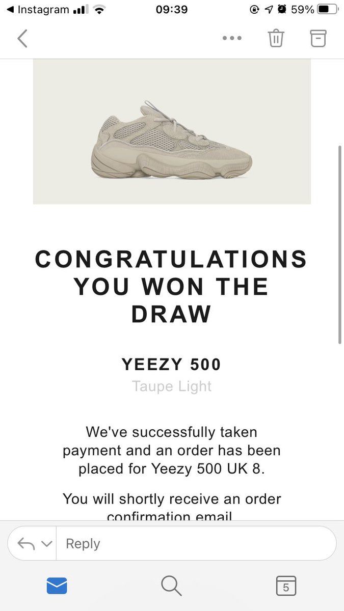 JoshGK3's tweet photo. @thesolerestocks @thesolesupplier @sneakermyth How’s this happened then? https://t.co/tXffyT1EXN