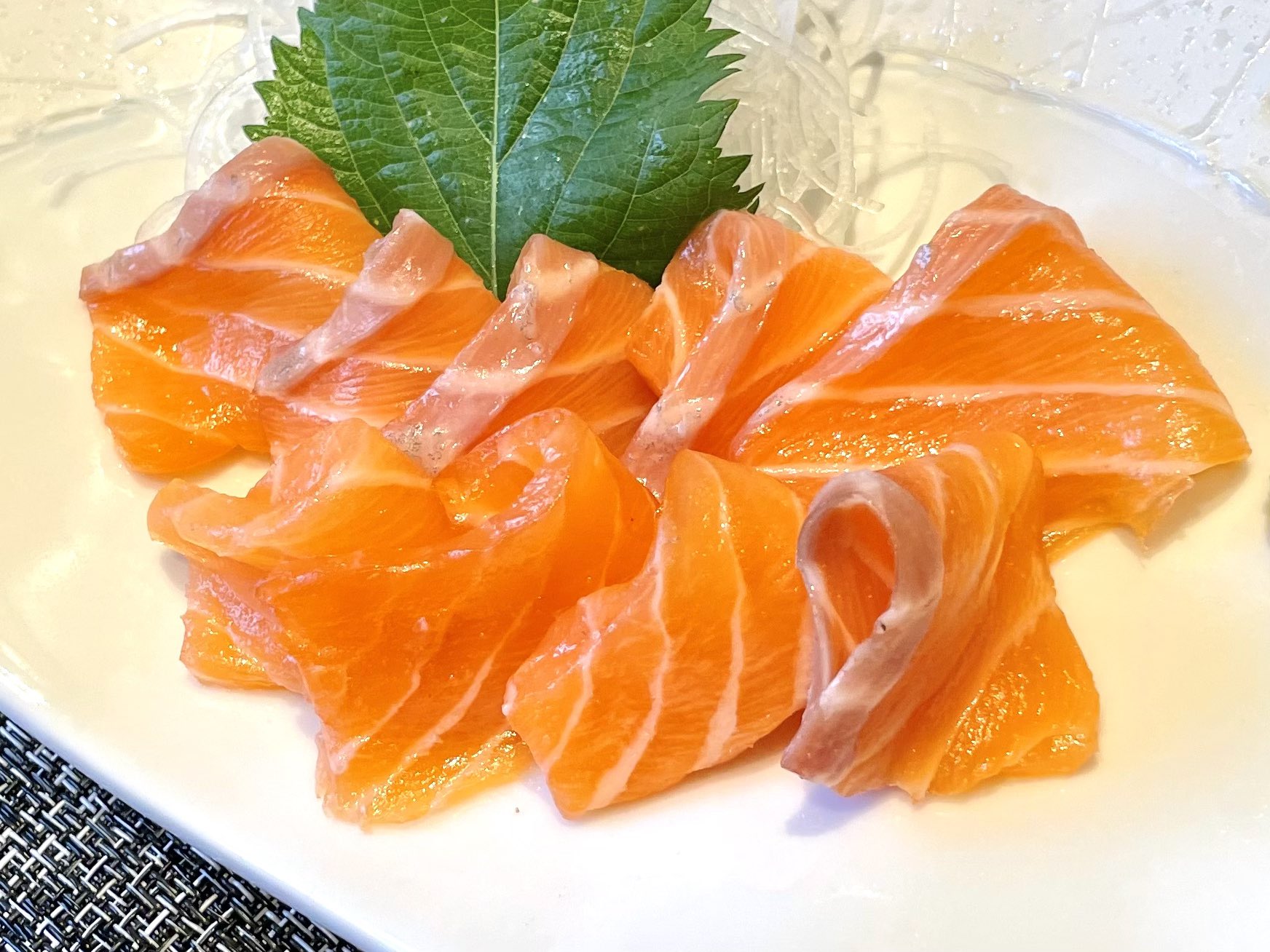 名古屋グルメ探偵 アスカイ 春日井市にある 三代目ふらり寿司 お台所ふらり の食べ放題が凄かった 生サーモンと甘海老の刺身 お寿司 サーモンレアカツ 海老フライ等を好きなだけ味わえる贅沢コース サーモンと海老が好きな方は夢のような時間を過ごせ