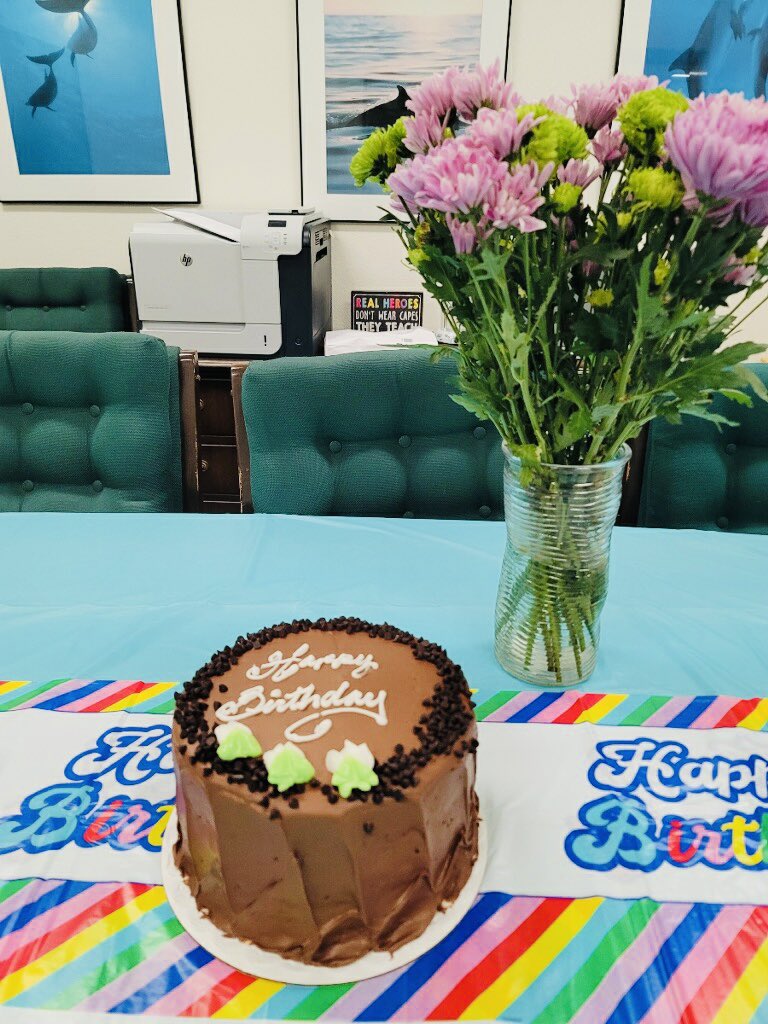 HcpsMango's tweet photo. Wishing a Happy Birthday to our beloved AP, Mrs. Parke @KPteach55. Your #MangoElementary family loves you!🎉🙌🏼🎂 @HillsboroughSch @TransformHCPS #onemango https://t.co/u0vzKCBUhL