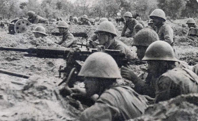 日本軍の歩兵っていうと狙撃な印象だけれど、あの人たちどっちかというと制圧火力にガン振りしているから狙撃銃の運用ってなるとどうなんだろ。 
