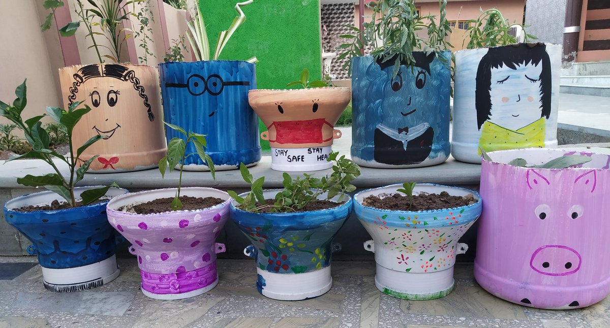 Taniya_197's tweet photo. created flower pots from waste plastic bottles. lets celebrate  #WorldEnvironmentDay2021 and make our surrounding clean and green🌱
@HQ_DG_NCC  @DteJKL 
#udhampur #GCWudhampur https://t.co/pN1YrsGffz