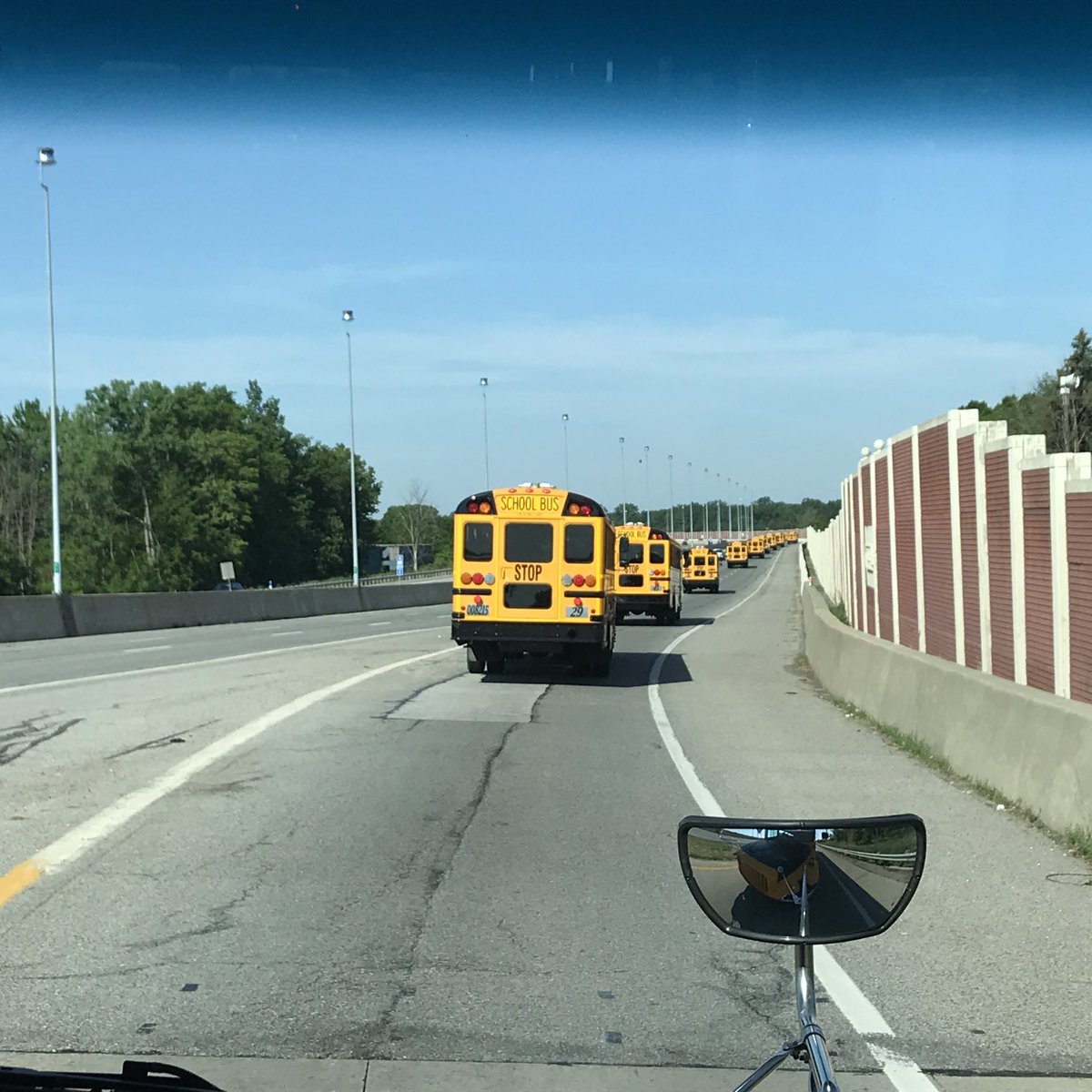 FishercMHS's tweet photo. It’s official! ⁦@mentorschools⁩ seniors are on their way to graduation! Congratulations seniors! Enjoy your day! https://t.co/eZPFSnukVw