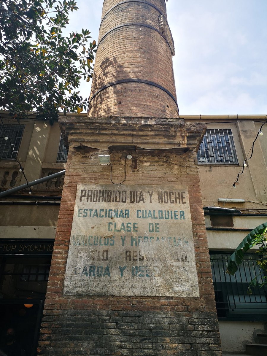npini's tweet photo. Avui hem conegut la @DorySontheimer! Ningú millor que ella per explicar la història de #LaFàbricaLehmann i, amb ella, bona part de la història del segle XX.
Amb #LesSetCaixes ha reconstruït la dramàtica història de la seva família jueva, víctima del nazisme.
Emoció i agraïment 💜 https://t.co/l5ktN3eCiJ