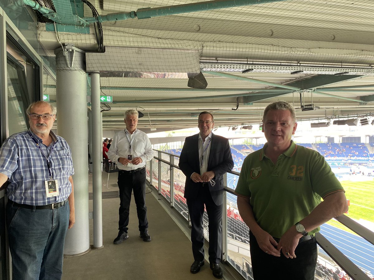 StefanKlettLSB's tweet photo. Finals 2021: Tolle Stimmung : Deutschen Leichtathletik Meisterschaften in Braunschweig dank toller Athleten*innen. Guter Austausch mit NI Innen - und Sportminister Boris Pistorius, Präsidenten Kessing und Westermann #DLV #flvw #lvn #LSBNRW #DAEC #nrw #niedersachsen #braunschweig https://t.co/hNtAVIN9mv
