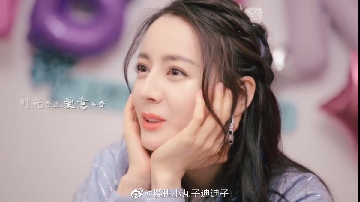 hndcnpickcotton's tweet photo. I always see this kind of expression on my kids when they are so surprised or amazed at something 😍💜💜💜… Baobei really is a kid at heart 💜 

#Dilireba 
#DilrabaDilmurat https://t.co/uqXFBggb2m