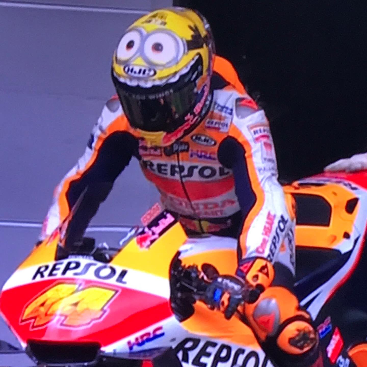 つとつと ポルのヘルメット可愛い過ぎ Motogp ポル エスパルガロ Hrc Respolhonda T Co Ybkecqt5nh Twitter