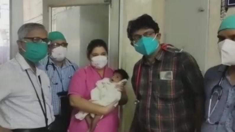 madhumitamishra's tweet photo. NOTHING SHORT OF A MIRACLE! 

18 days old baby defeats Covid after being on ventilation for 10 days. 

The doctors of Burdwan Medical College seen here with the tiny warrior.

#doctorslifematter #COVID19India #coronavirus 

@patrakari @TeamIndiaFirst @1asutoshmohanty @8pmGyan https://t.co/CHCJwtyBIj