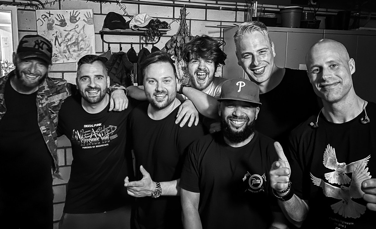 Rollin’ into the weekend with these dudes…💪🏾✌🏻 #EA #unleashed100