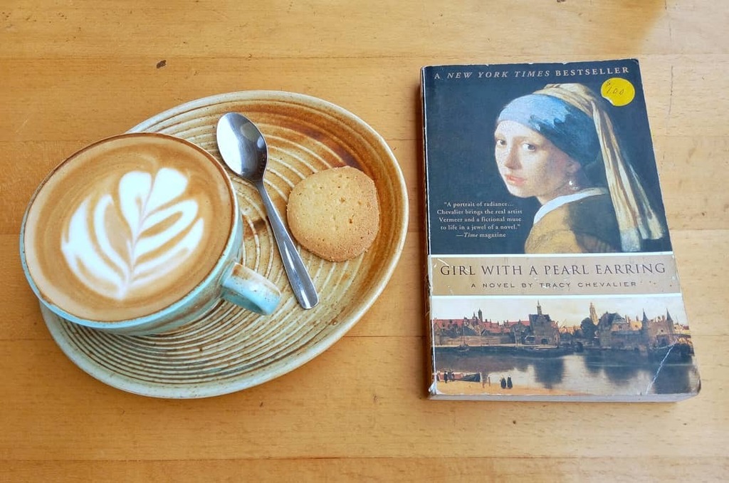 faith_nzama's tweet photo. #shelfupdate there's a time I used to run a bookclub, for like 6 months before it died, & if there was a book that came highly recommended in the chat, it was Girl With A Pearl Earring by Tracy Chevalier. Since then I have been looking for a copy & I was⦠https://t.co/uWgHiRRoZs https://t.co/H2UxG24DOr