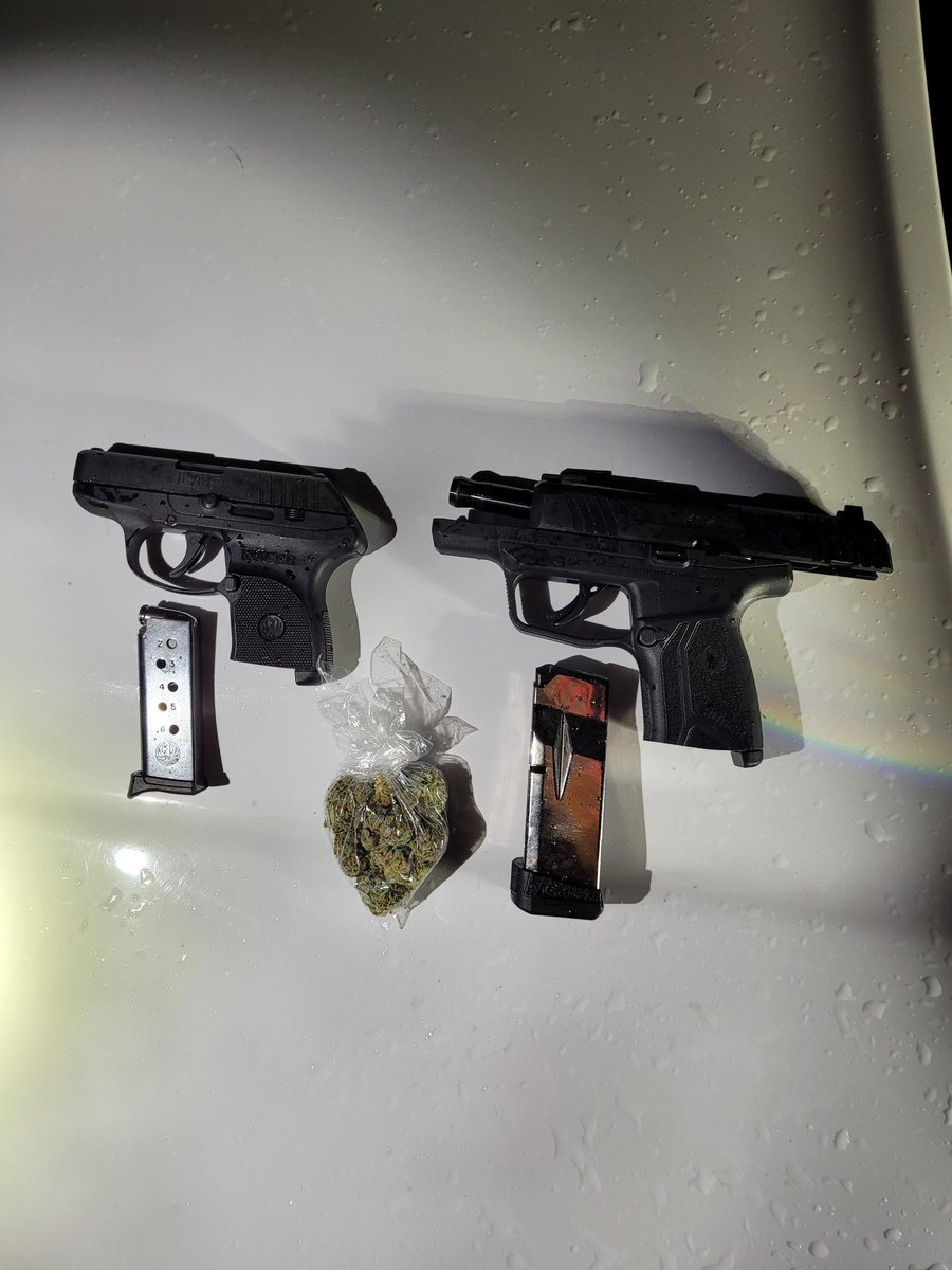 DPDNWNPO's tweet image. NW CRT made 2 arrests, and seized 2 guns and drugs. #keepingdallassafe #NWCRT @DPDChiefGarcia