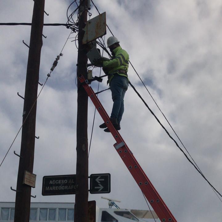 SSIeICChubut's tweet photo. #CámarasSeguridad
#PuertoPirámides

Personal técnico perteneciente a la Subsecretaría de Seguridad Informática, continua realizando mantenimiento del Sistema de Monitoreo en toda la Provincia, para brindar mayor Prevención y Seguridad.

#MasMonitoreo
#MasSeguridad

@MinSegChubut https://t.co/f8TYBlFBzq