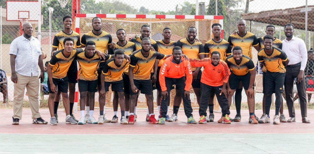 Nana Adwoa Kwofie (@adwoakwofie) on Twitter photo It's official....the winter boys( <a href="/LegoniteHC/">LEGONITE HANDBALL CLUB💛💙</a> ) schooled Police in the 2021 GAHLCA Open Championship.....🤪🤣🤣
Team Police, how far🧐
Handball is back💃 It's official....the winter boys( <a href="/LegoniteHC/">LEGONITE HANDBALL CLUB💛💙</a> ) schooled Police in the 2021 GAHLCA Open Championship.....🤪🤣🤣
Team Police, how far🧐
Handball is back💃
