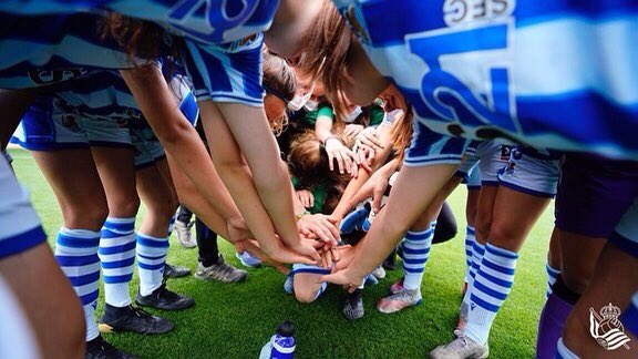 RealSociedad's tweet photo. 🔋 Tximist Cup! 🔵⚪️🔵

#RSFundazioa | #AurreraReala https://t.co/kG7LGYEnQ3