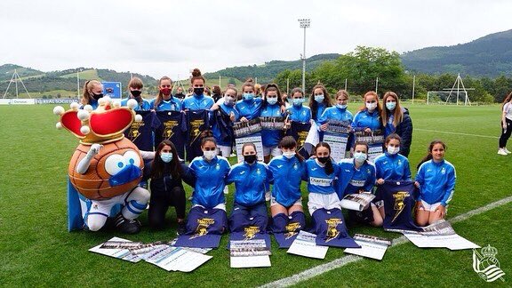 RealSociedad's tweet photo. 🔋 Tximist Cup! 🔵⚪️🔵

#RSFundazioa | #AurreraReala https://t.co/kG7LGYEnQ3