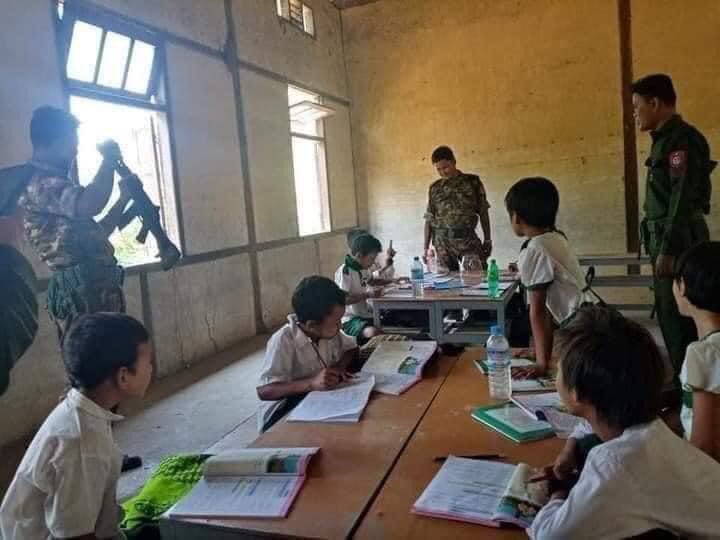 Snoopy15754116's tweet photo. This is a very dangerous act in Myanmar now. Military Junta’s puppets enter the classroom with full weapons and allow children to touch and try these weapons. CHILDREN shouldn’t know this and it’s really bad for their personal development 
#WhatsHappeningInMyanmar @UNICEF https://t.co/dsawuwuaXJ