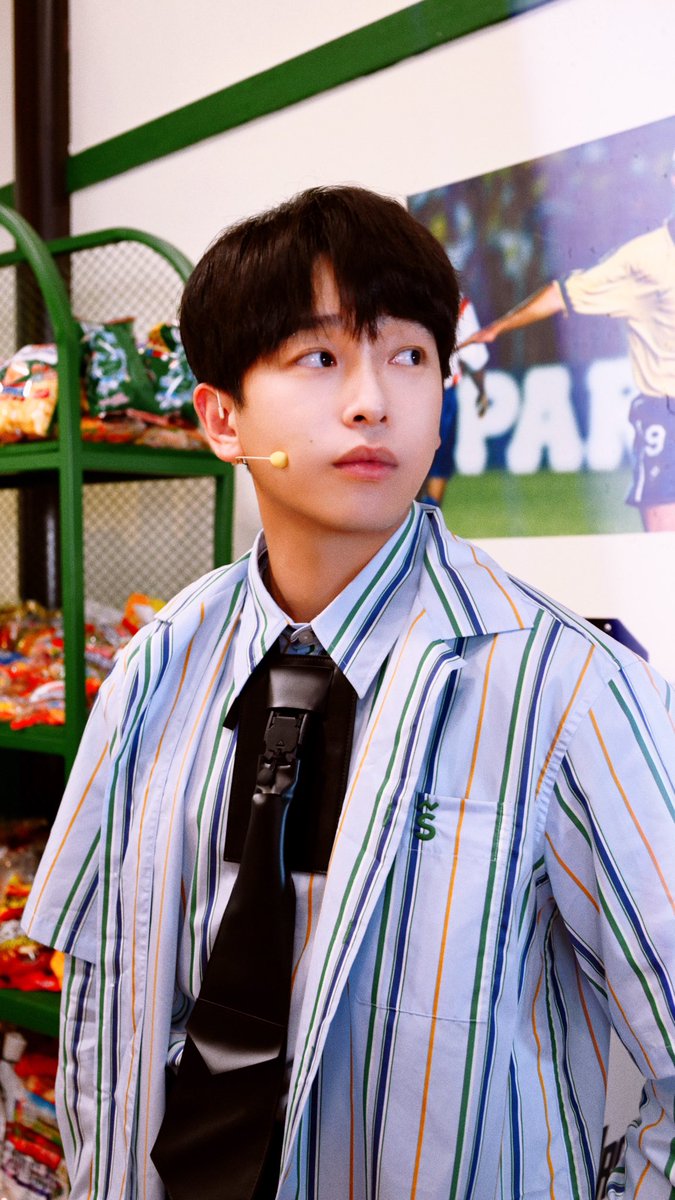 THE_OSC_OF_PYC's tweet photo. #彭昱畅 #pyc 
少年心动是仲夏夜的荒原
风轻轻柔柔的吹过
却在心上撩起了大火
野草又连了天 https://t.co/gKfAgWmuzj