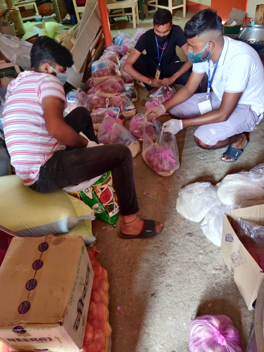 BihariManch's tweet photo. Morning started with distributing rations to 15 families in Mawbah and 5 families in Lower Mawprem.
Now volunteers doing packing thereafter we go Lapalang to provide essentials to 20 families. 

Team MBYM
@Cheesa @CMO_Meghalaya 
#IndiaFightsCorona https://t.co/2Jm6ZXU6E1