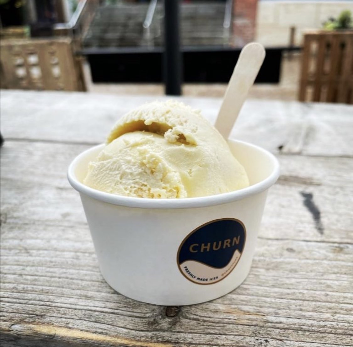 MarketHouseAlty's tweet photo. @churnices freshly made ice cream and sorbet on Pott St (next to Banh Vi)
Today’s flavours;
Strawberry
Peach
Honeycomb
Plum sorbet
Oooh and those choc ices 👀 https://t.co/tiU3C84n3j
