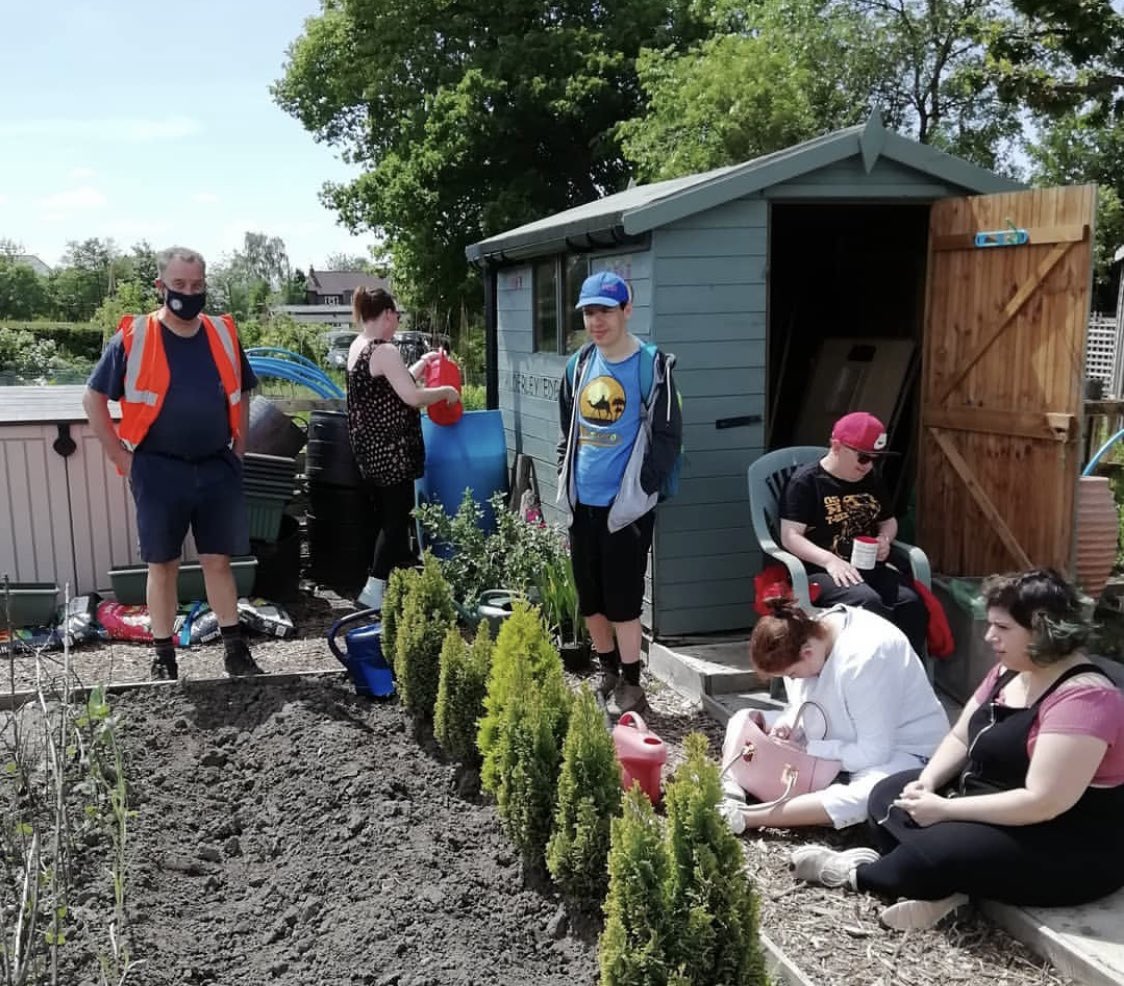 StationEdge's tweet photo. @CommunityRail @socheshire @northernassist @C2MCRP @BestKeptStation @aeinbloom a visit to Alderley Edge by @TimeOutGroupNW  for travel training and a visit to an allotment. Mugs were gifted to the visitors by @KelvinBriggs65 , supplied by @CheshireMetro https://t.co/QY1YUiwh9c