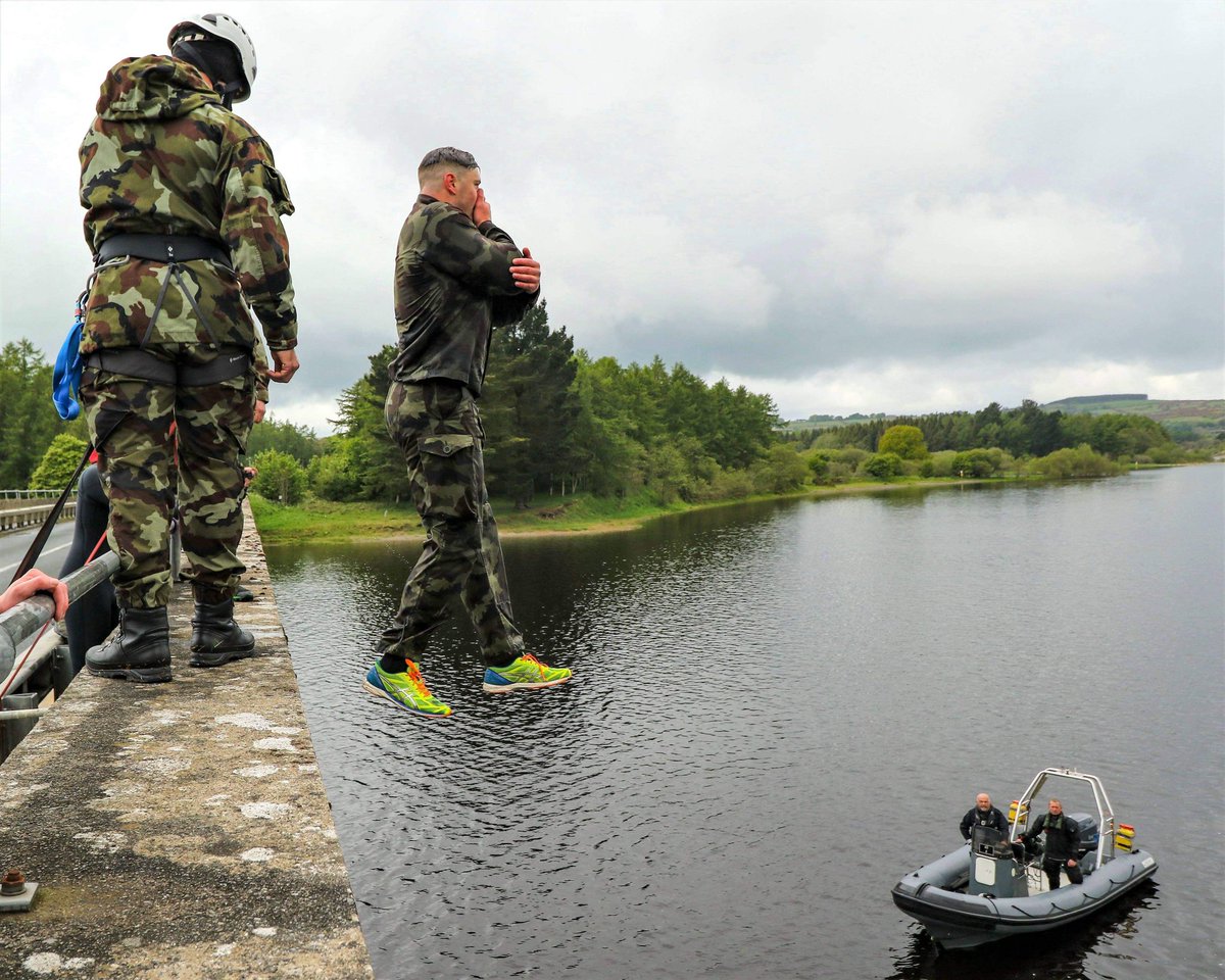 markpollock75's tweet photo. As we jump into the weekend stay safe :) @IrishAirCorps @defenceforces #bridgejump #military #soldier #dfdiversgroup https://t.co/ifxJs7fqEa