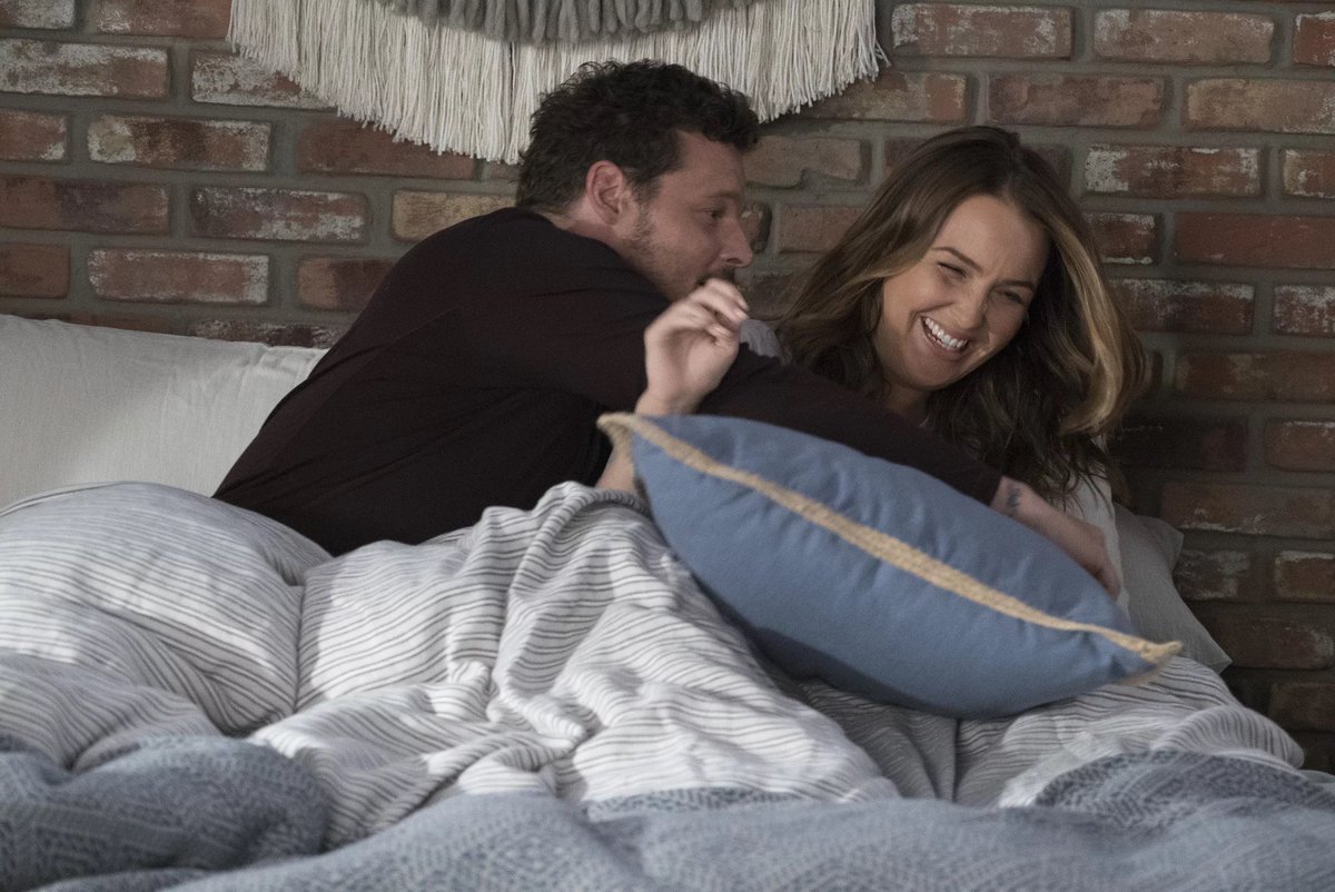 dreamymerder's tweet photo. Grey’s Anatomy made us say “fuck Romeo and Juliet I want what these bitches had .” And then destroyed these couples in the matter of minutes. https://t.co/jYKqOwDpVb