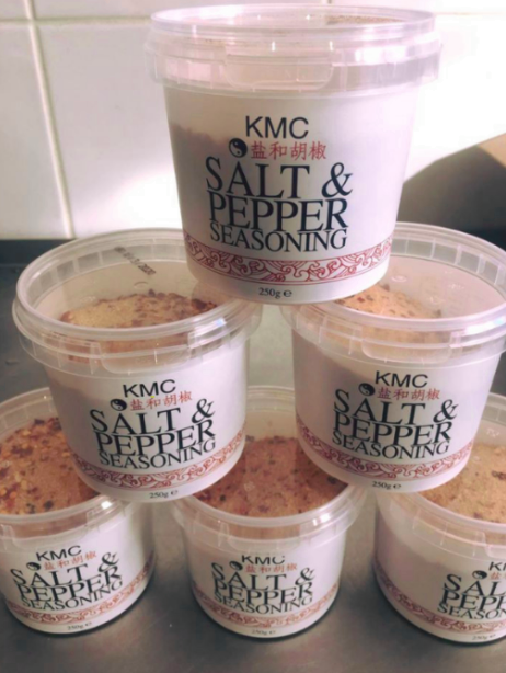 Our salt and pepper seasoning is a great way to spice up your barbecue this weekend! 
It goes great on prawns, chicken, ribs, chips &amp; much more🤤🍤🍗