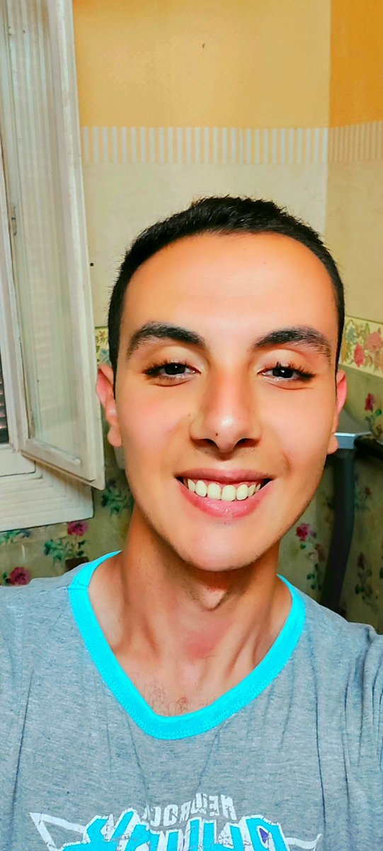 الاملس مالو بقا ما دي خلقه ربنا يا جدعان هنعترض علي كلام ربنا🙄😁