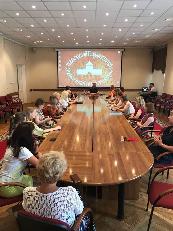 ZiminDmitry3's tweet photo. г. Великий Новгород. Встреча с руководством Новгородского музея-заповедника. https://t.co/7uMnmhXqpW