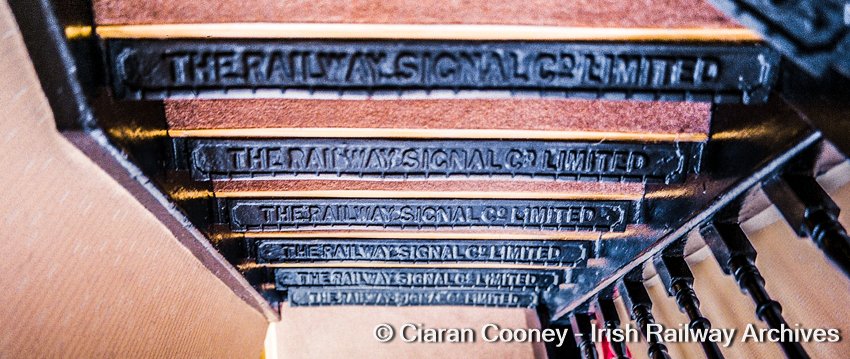 @IrishRailArch <a href="/poloconghaile/">@poloconghaile</a> <a href="/DiscoverBoyneV/">Discover BoyneValley</a> <a href="/StationHH/">TheStationHouseHotel</a> I did my final college year project on the station during 2012-13, a wonderful place and the staff could not have been more helpful, the staircase inside the cabin is original Railway Signal Company Ltd!👌