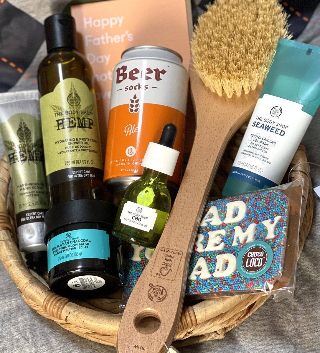 RED660's tweet photo. It #bodyshopAtHome time again!
This month I’ve put together a raffle for 👨🏻🍼Fathers Day⭐️
🎫Tickets are £3 each or 4 for £10🎫 dm to book
One winner, woven tray not included but it will be in a gift bag.
Proceeds after cost&post go to wheelchair 🦽 fund
See photos full list£ https://t.co/Fz2c7IcSXW
