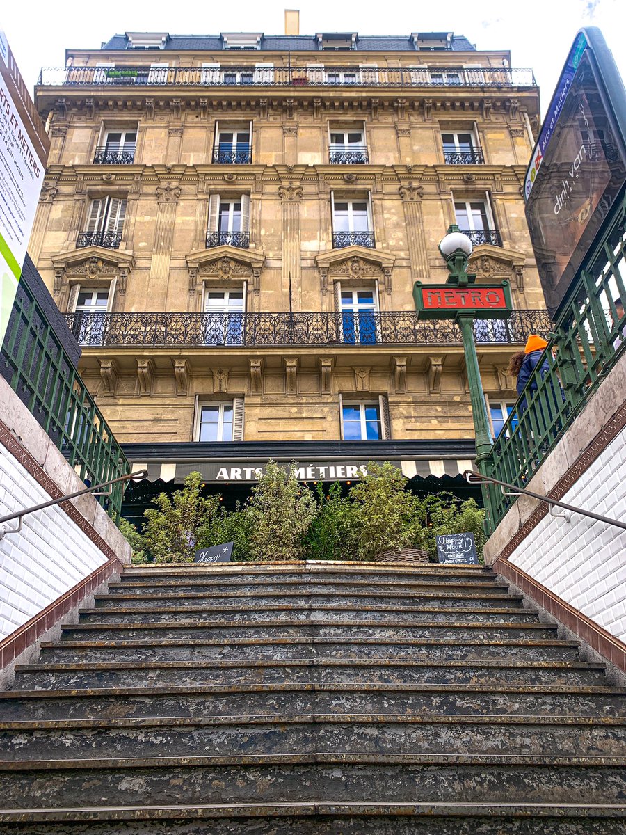 ARTS &  MÉTIERS 🚇 
.
.
#artsetmetiers #metrostation #metro #trainstation #metroartsetmetiers #paris #citylife #architecture #cityscape #hausmann #parisian #parisjetaime #parismonamour #vivreparis #pride #topparisphoto #picoftheday #photooftheday #france #francemylove #igersparis