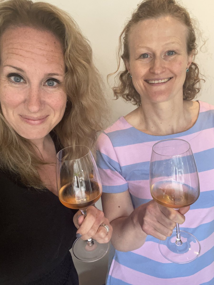 EigenwijzeTine's tweet photo. Digitale ALV van Ladies Circle Nederland  🥂 #LCNL #cheers https://t.co/dZuKg9oXBZ
