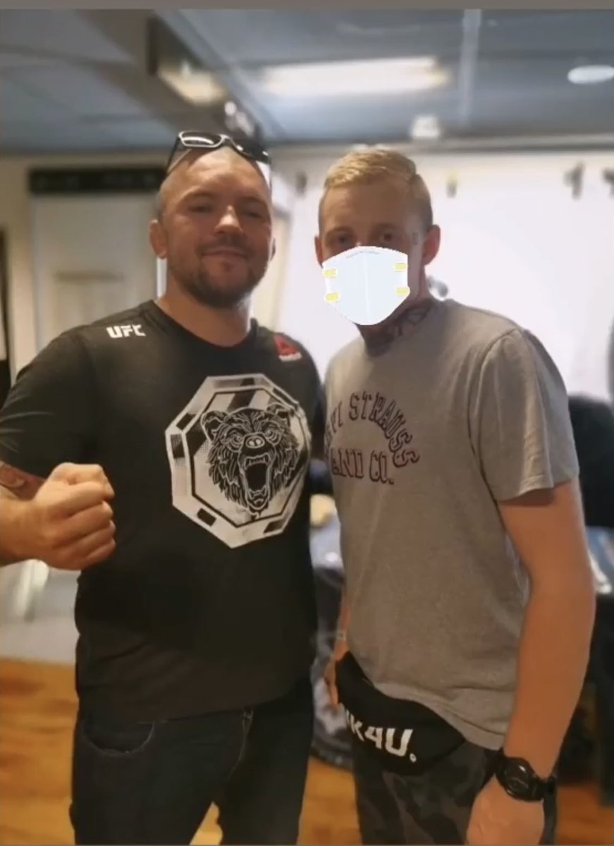 kzvsky's tweet photo. Ja dzisiaj oczywiście #TeamJuras✊🏻 
Dobrej zabawy @Jurasmma! 
#KSW61 https://t.co/xuyJZw095h